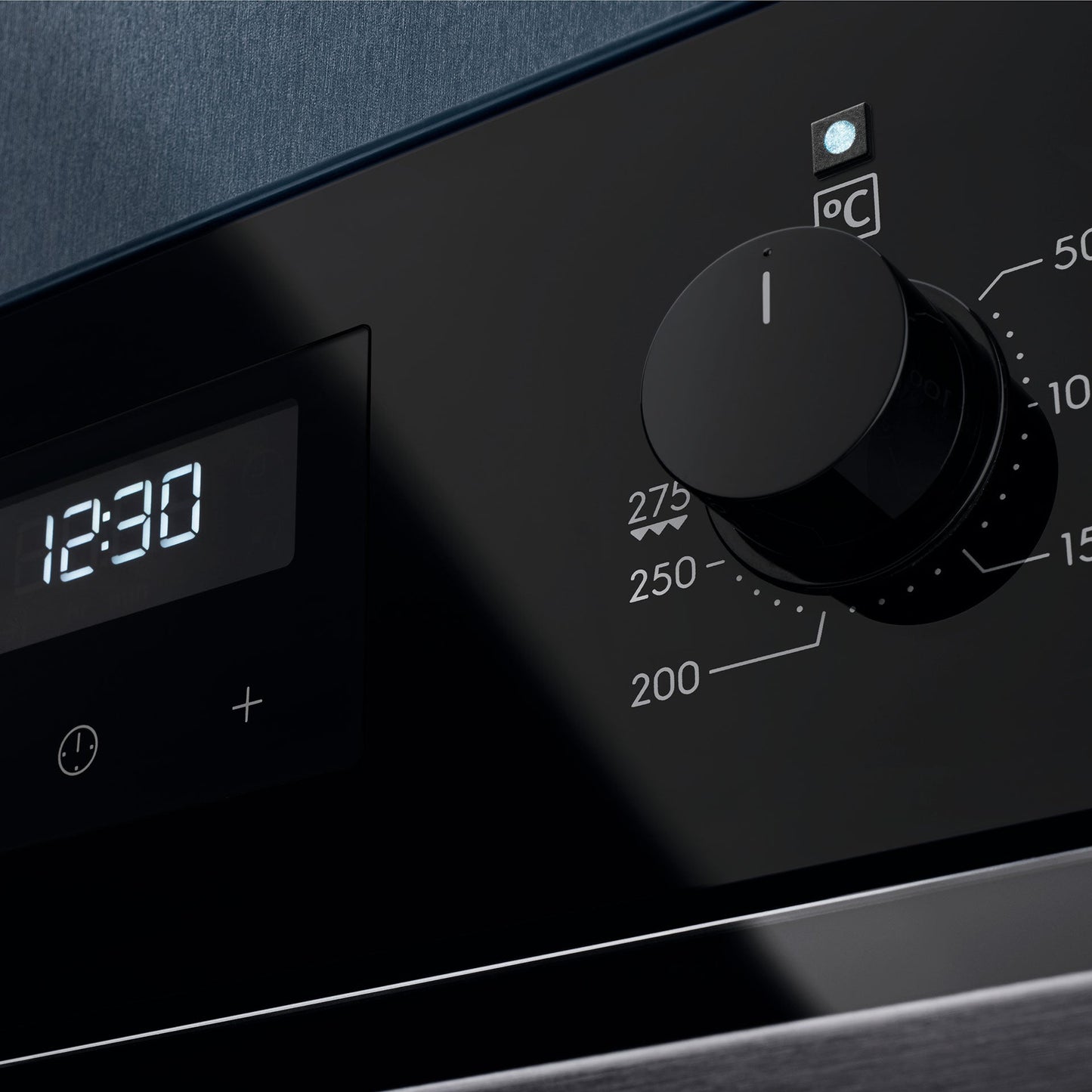 Духовой шкаф Intuit 600 PRO с функцией пара SteamBake